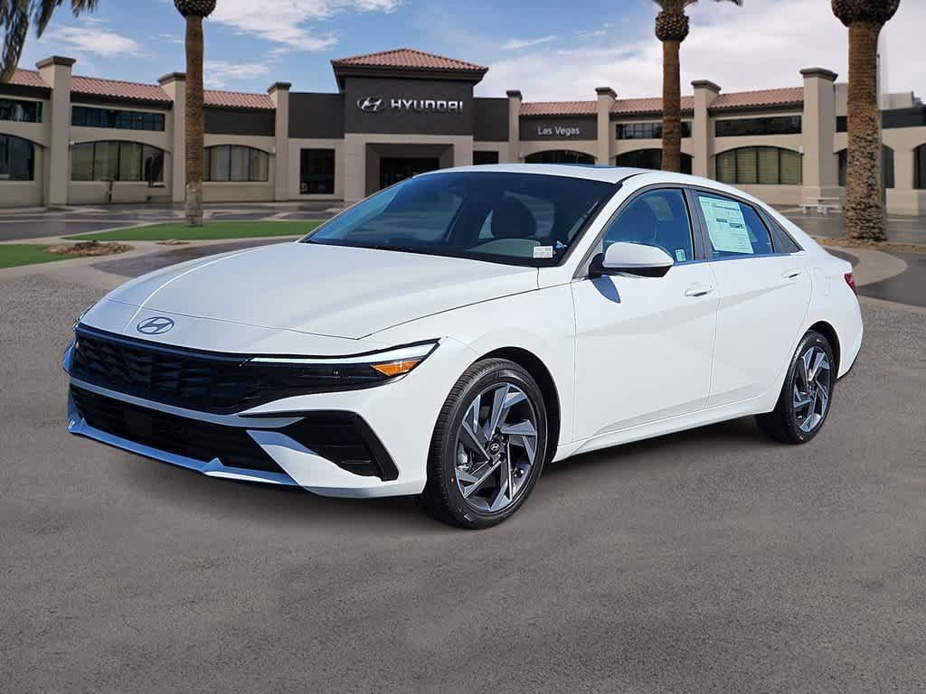 Used 2025 Hyundai Elantra SEL w/ Cargo Package FWD image 4