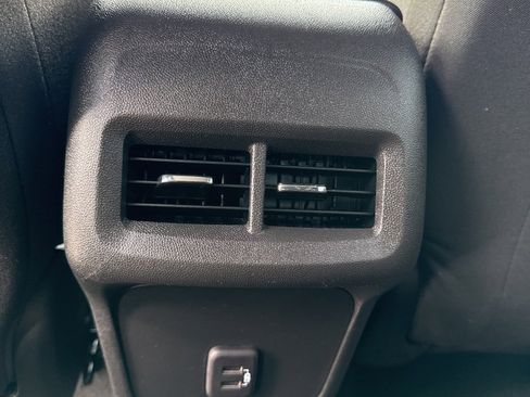 Used 2023 Chevrolet Equinox LT image 7