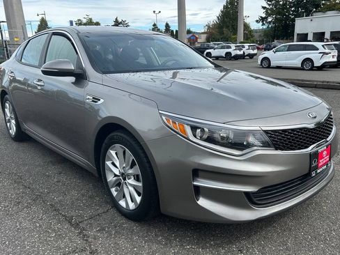 Used 2018 Kia Optima LX w/ 17" Alloy Wheels Package FWD image 3
