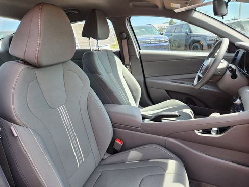 Certified 2023 Hyundai Elantra SEL w/ Preferred Accessory Package image 16