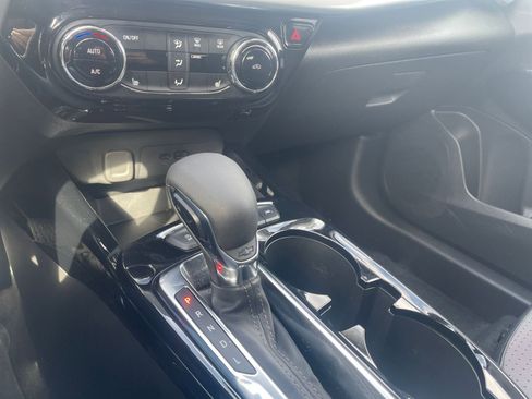 Used 2025 Chevrolet Trax LT w/ LT Convenience Package image 39