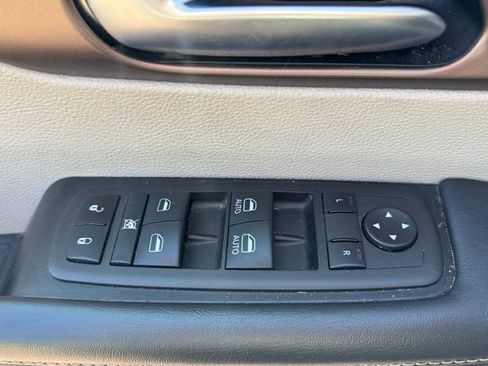 Used 2023 Chrysler Voyager LX FWD image 9