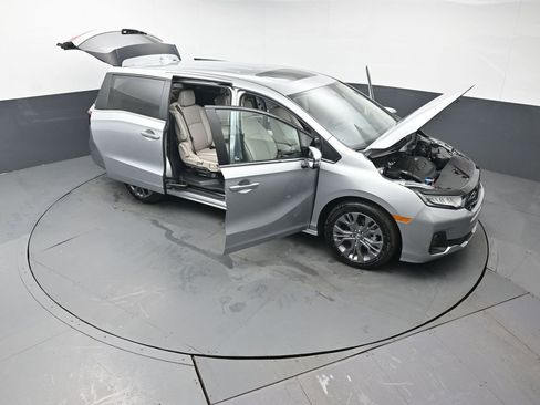 Used 2025 Honda Odyssey Touring image 53