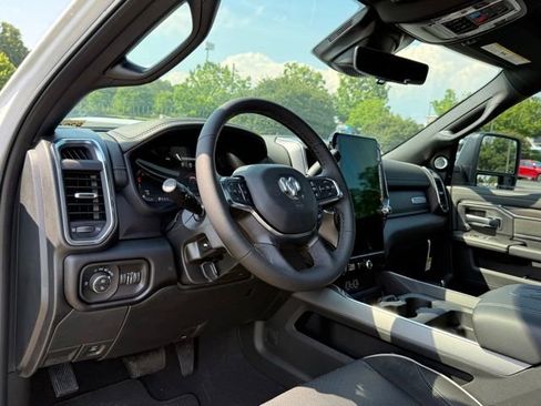 New 2026 RAM 2500 Laramie AWD/4WD image 16