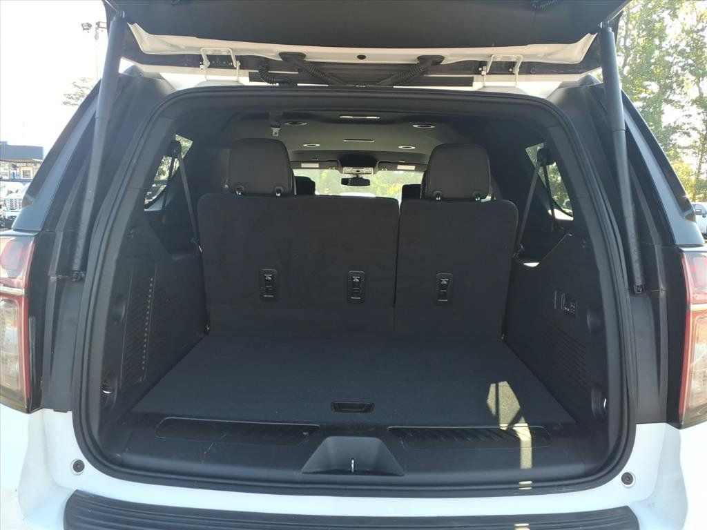 Used 2022 Chevrolet Suburban LT w/ Luxury Package AWD/4WD image 6
