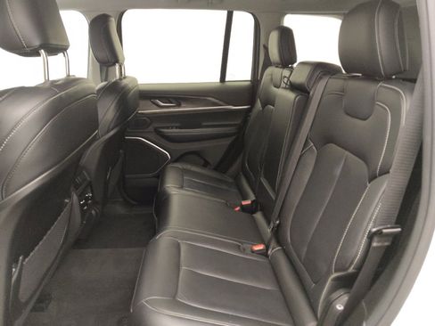 Used 2022 Jeep Grand Cherokee Limited AWD/4WD image 18