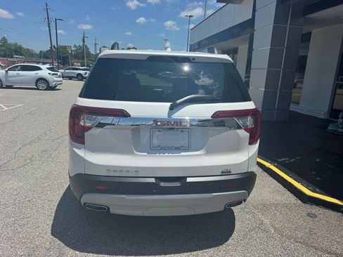 Certified 2023 GMC Acadia SLT w/ Technology Package FWD image 5