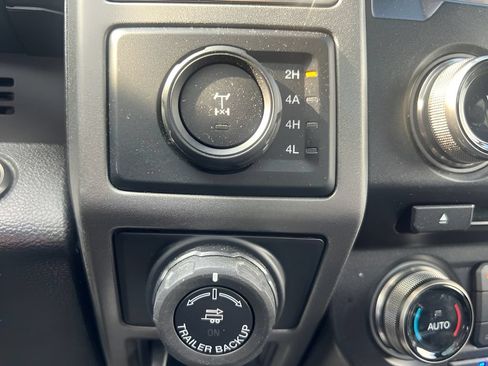Used 2017 Ford F150 Raptor w/ Equipment Group 802A Luxury AWD/4WD image 29