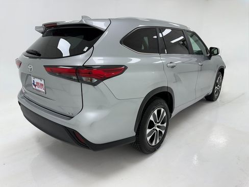 Used 2023 Toyota Highlander XLE image 40