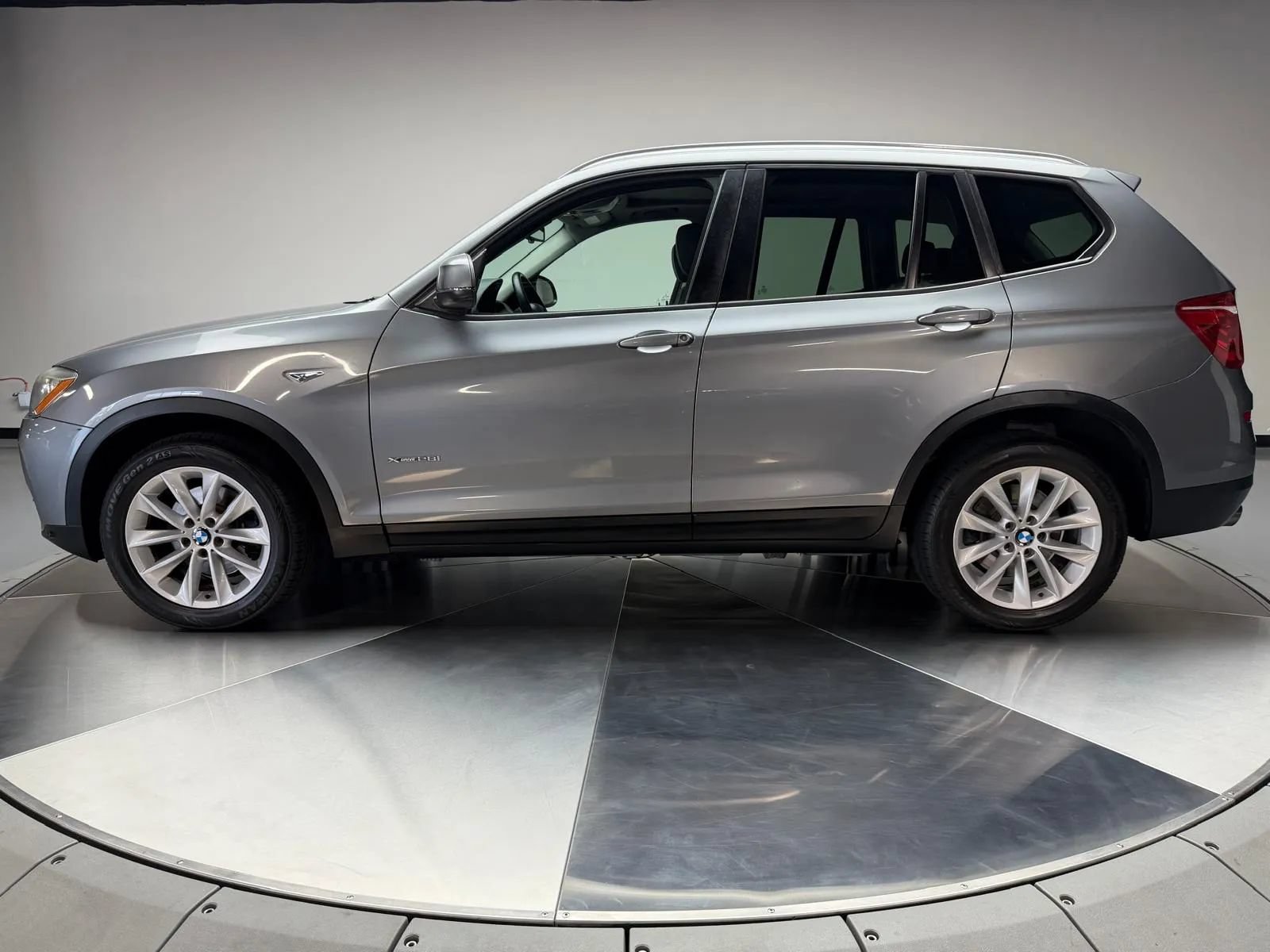 Used 2016 BMW X3 xDrive28i w/ Driver Assistance Package AWD/4WD image 4