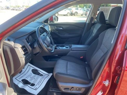 Used 2025 Nissan Rogue SV AWD/4WD image 12