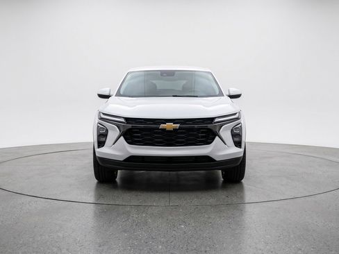 Used 2025 Chevrolet Blazer LT image 2