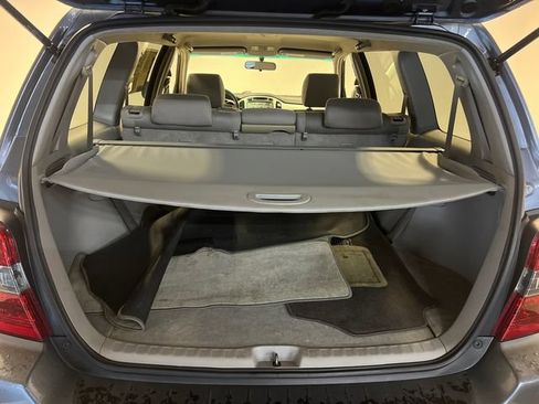 Used 2005 Toyota Highlander 2WD w/ 3rd Row image 5