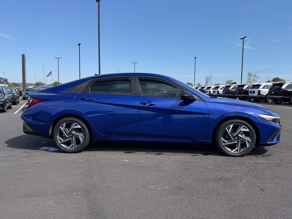 Certified 2025 Hyundai Elantra Sport FWD image 4
