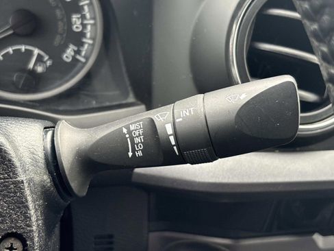 Used 2018 Toyota Tacoma TRD Off-Road image 30