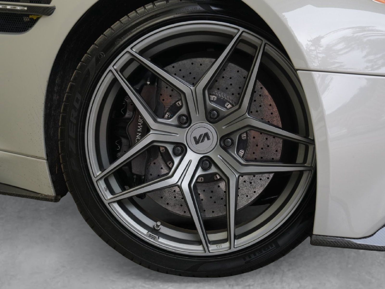 Used 2016 Aston Martin Vanquish Coupe RWD image 4