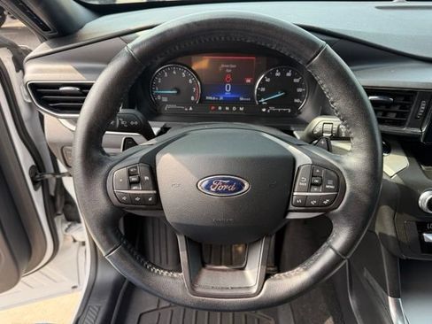 Used 2020 Ford Explorer XLT w/ Equipment Group 202A AWD/4WD image 22