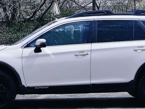 Used 2016 Subaru Outback 2.5i Limited image 9