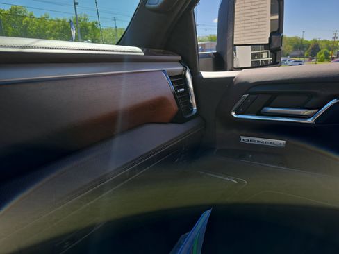 Used 2024 GMC Sierra 1500 Denali AWD/4WD image 34