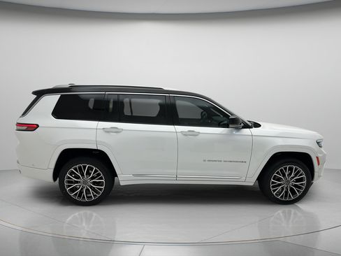 Used 2023 Jeep Grand Cherokee L Summit AWD/4WD image 4