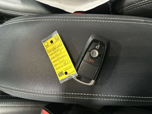 Used 2020 Ford Escape SE AWD/4WD image 33