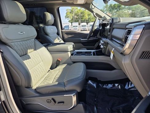 Certified 2026 Ford F450 Platinum w/ Platinum Plus Package AWD/4WD image 18