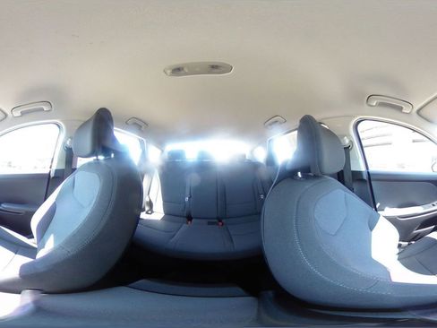 Used 2025 Kia K4 LXS image 41