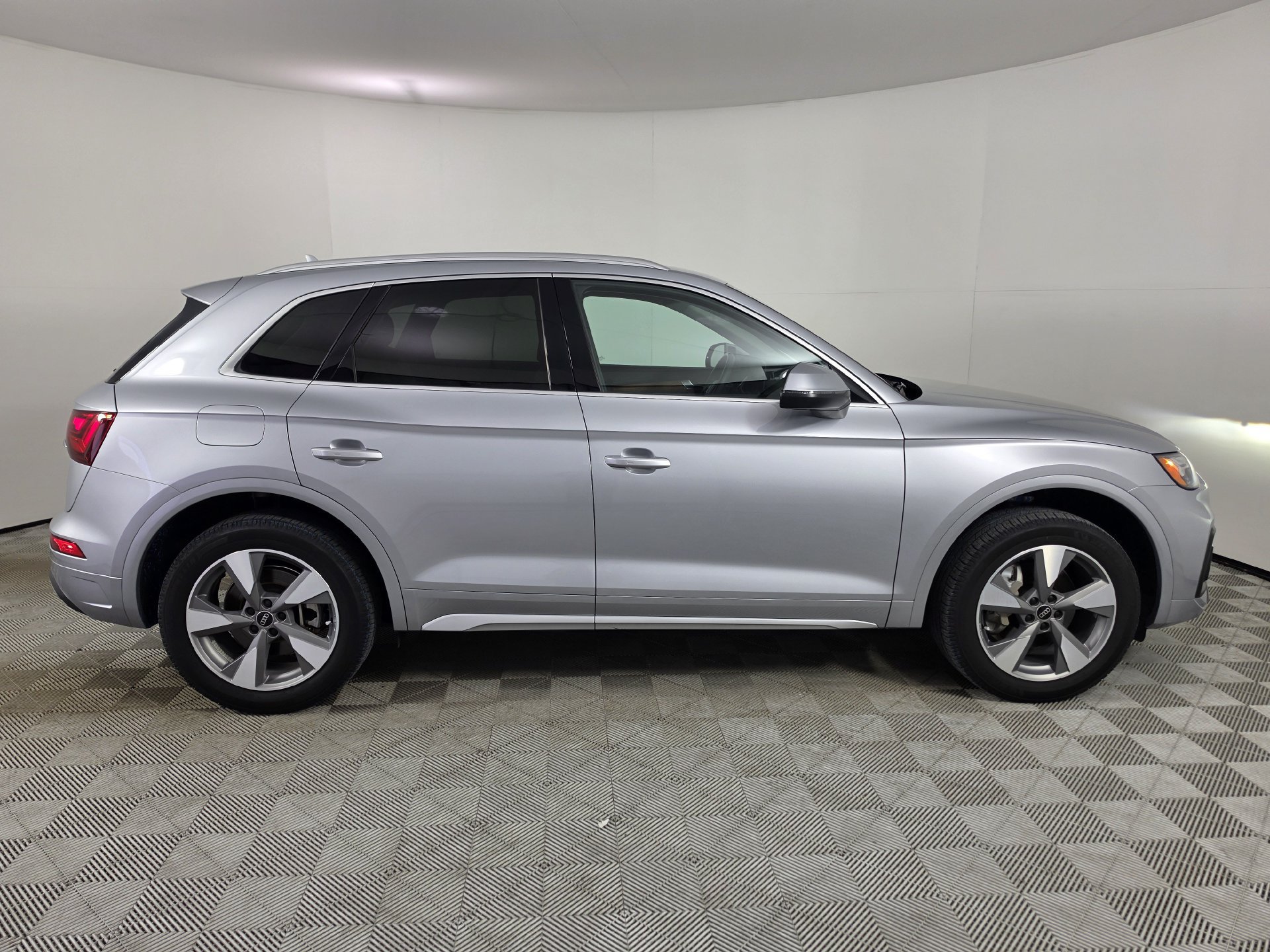 Used 2023 Audi Q5 2.0T Premium w/ Convenience Package AWD/4WD image 45