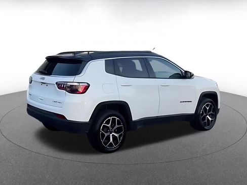 Used 2025 Jeep Compass Limited image 11