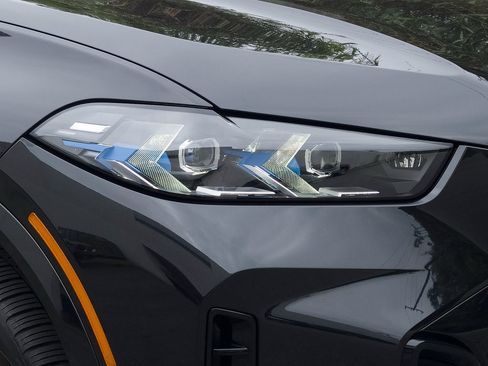 Used 2025 BMW X5 sDrive40i w/ Executive Package image 8