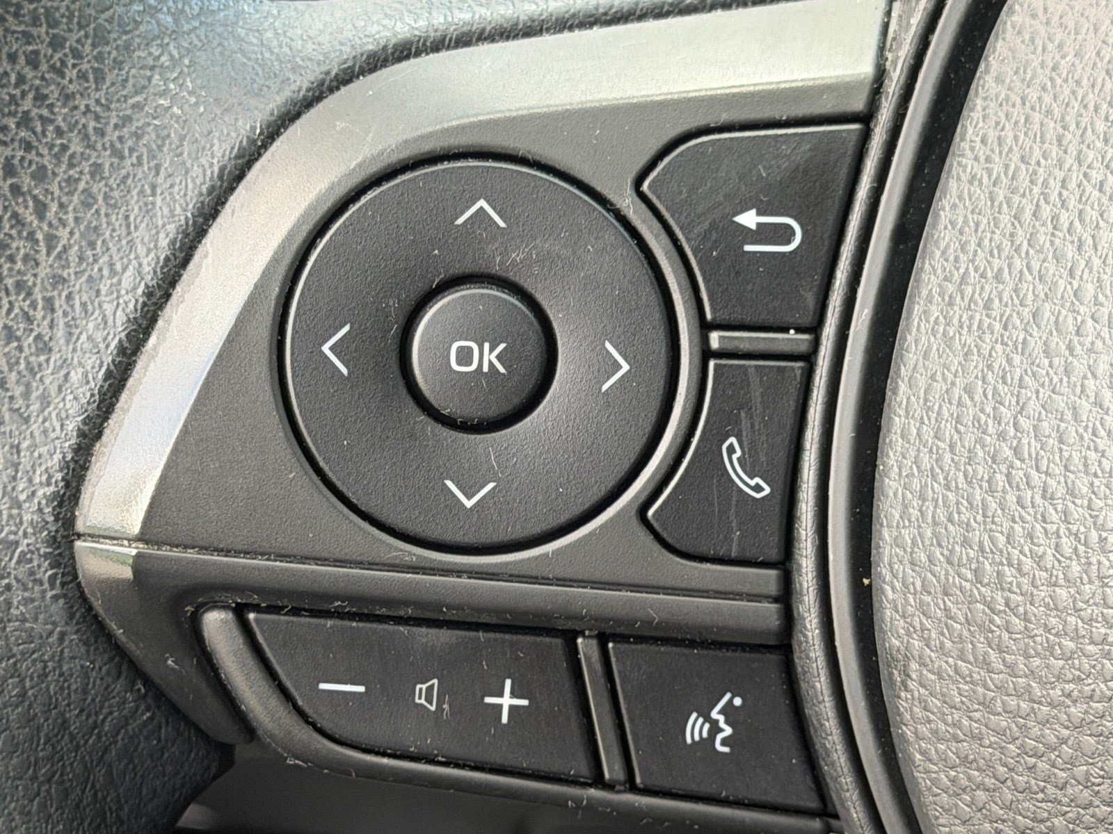 Used 2020 Toyota Corolla LE FWD image 34