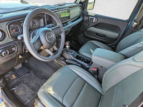Used 2025 Jeep Gladiator Mojave image 9