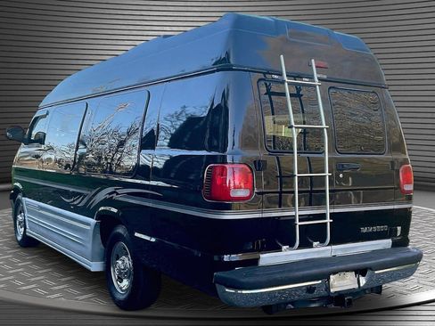 Used 2001 Dodge B3500 image 4