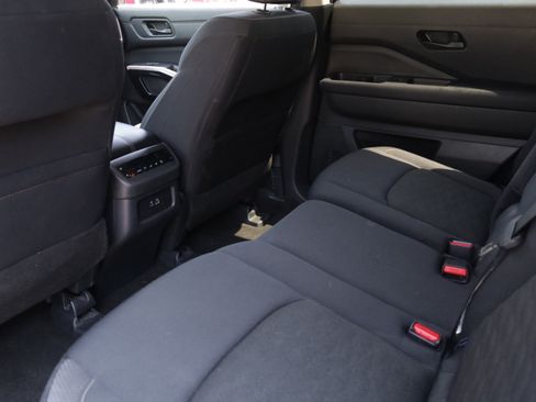 Used 2024 Nissan Pathfinder SV FWD image 10