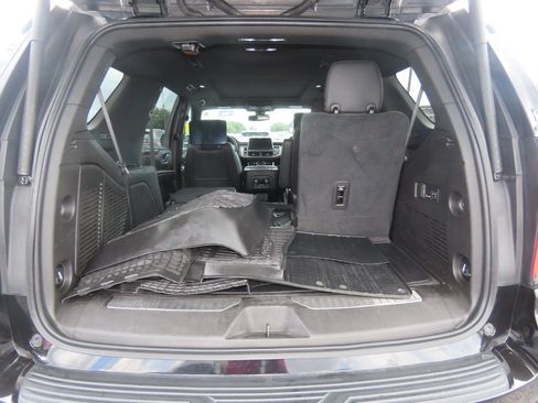 Used 2021 Chevrolet Tahoe Z71 w/ Z71 Off-Road Package AWD/4WD image 13