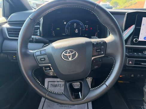Used 2025 Toyota Camry SE FWD image 15