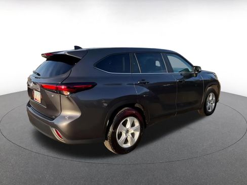 Used 2025 Toyota Highlander LE image 15