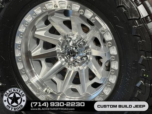 Used 2025 Jeep Wrangler Unlimited Rubicon AWD/4WD image 35