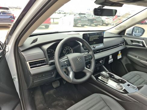 New 2026 Mitsubishi Outlander SE image 72