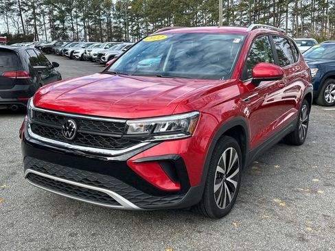 Certified 2022 Volkswagen Taos SE image 3