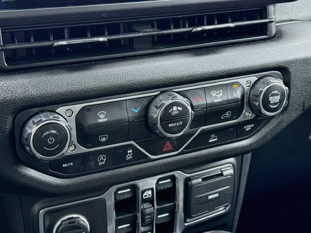 Used 2024 Jeep Gladiator Sport AWD/4WD image 18