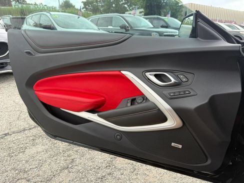 Used 2016 Chevrolet Camaro SS RWD image 22
