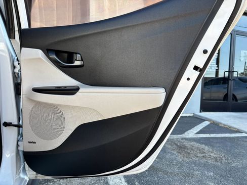 Used 2019 Hyundai Veloster Turbo Ultimate image 45