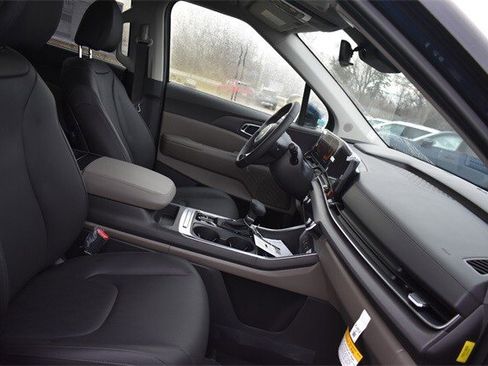 New 2026 Kia Carnival EX image 13