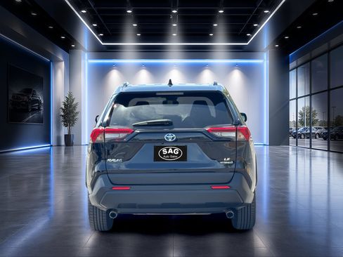 Used 2023 Toyota RAV4 LE AWD/4WD image 5