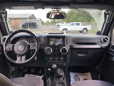 Used 2013 Jeep Wrangler Unlimited Rubicon w/ Connectivity Group image 19