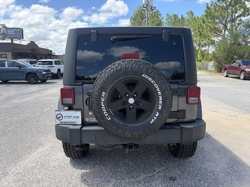 Used 2018 Jeep Wrangler Unlimited Sport S AWD/4WD image 5