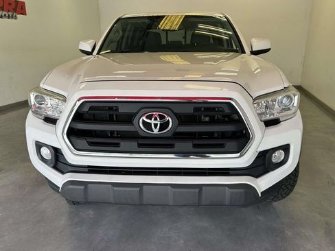 Used 2017 Toyota Tacoma SR5 w/ Tow Package RWD image 8