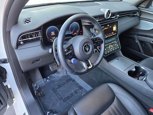 Used 2024 Maserati Grecale GT image 19