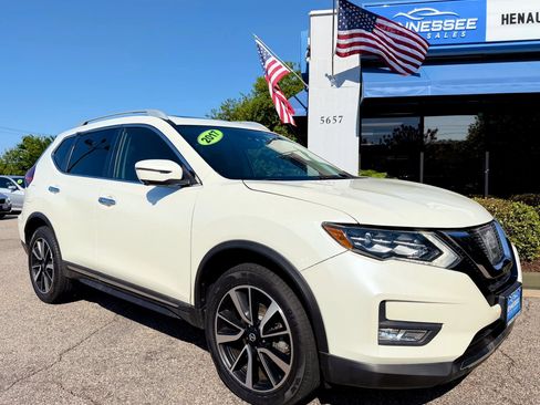 Used 2017 Nissan Rogue SL w/ SL Premium Package AWD/4WD image 4